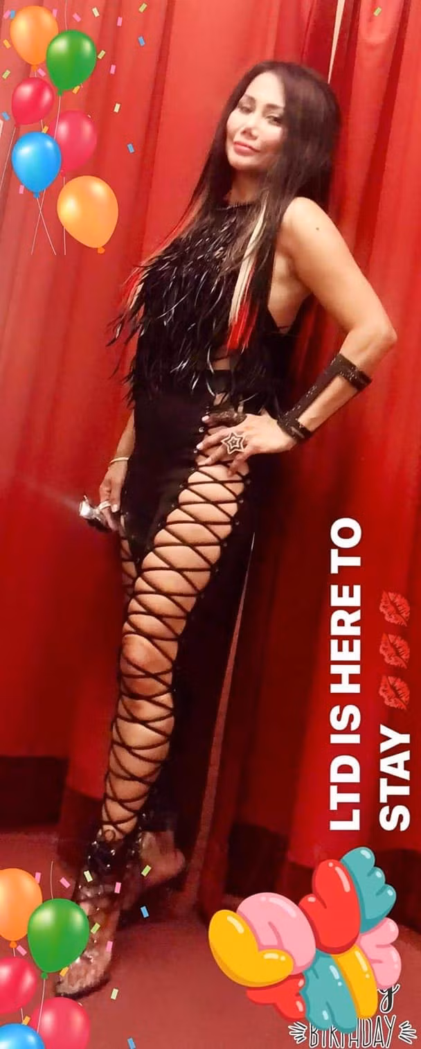 Ở tuổi 54, Lynda Trang Đài vẫn giữ được nét quyến rũ, nóng bỏng ngày nào.