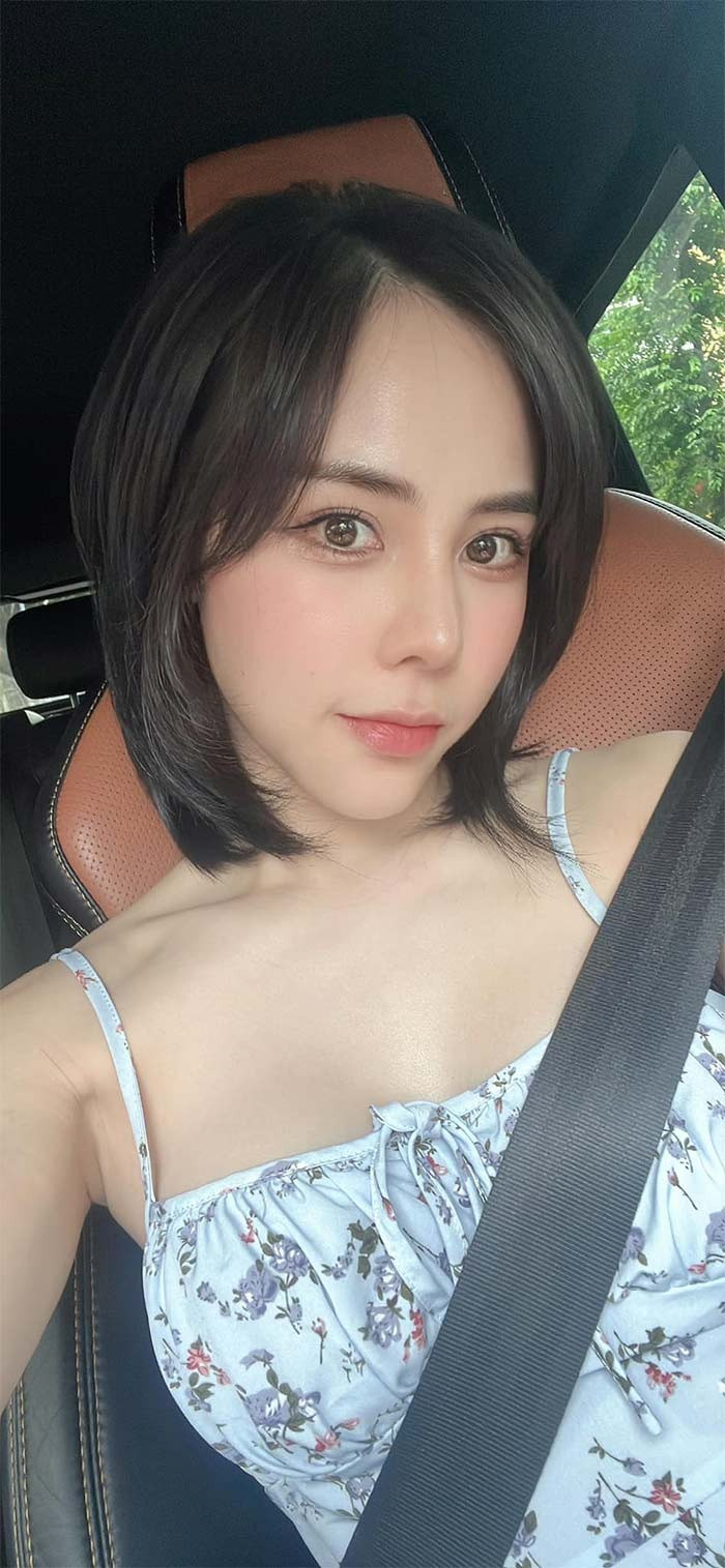 Ngoài việc thừa nhận nâng mũi, bạn gái Huỳnh Anh còn chia sẻ cô đã nhấn mí sau khi sinh con vì mí bị sụp.