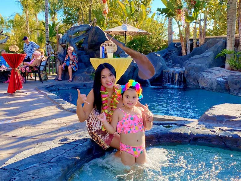 Hiện Y Phụng đang tận hưởng cuộc sống viên mãn cùng chồng và con gái bên Mỹ.