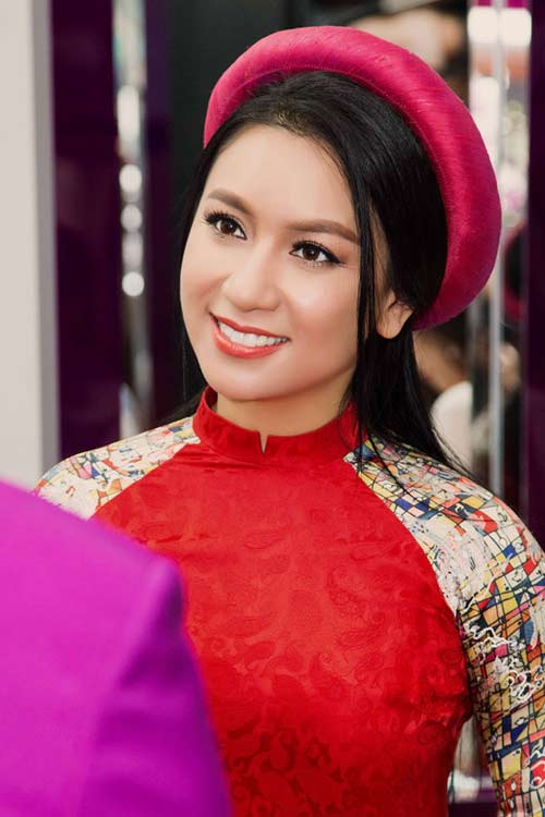 Khi sự nghiệp đang phát triển, Y Phụng bất ngờ dừng mọi hoạt động, kết hôn và sang Mỹ định cư với chồng. (Ảnh: Vietnamnet)