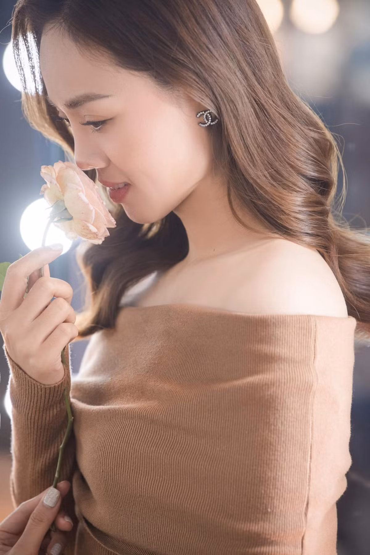 Trong những bức ảnh được Ngọc Hà chia sẻ lên mạng, cô nhận được nhiều lời khen ngợi về nhan sắc ngày càng đằm thắm.