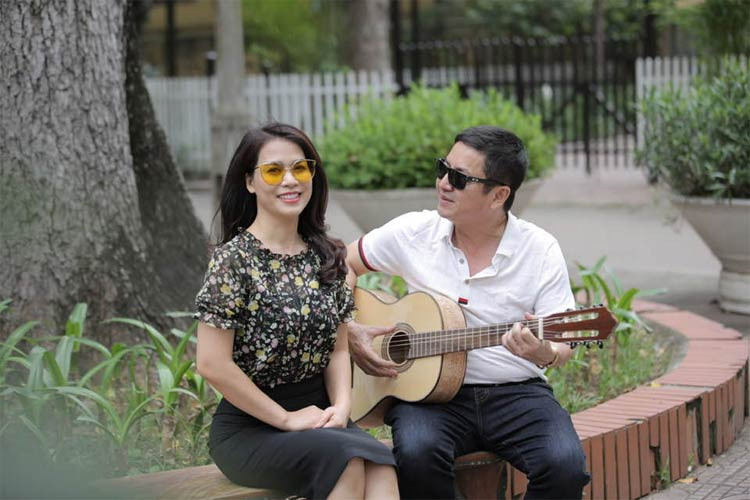 Chí Trung dành nhiều hành động lãng mạn cho người yêu.