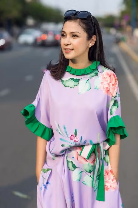 "... Hiện tại, Trinh cảm nhận mình đã đủ trong sự giản đơn, nuôi con học hành và làm được điều mình thích. Kể từ hôm nay, ngày 9/1/2022, Việt Trinh không còn là diễn viên đạo diễn nữa mà là Trần Việt Trinh, pháp danh Diệu Thiện", Việt Trinh viết trên trang cá nhân.