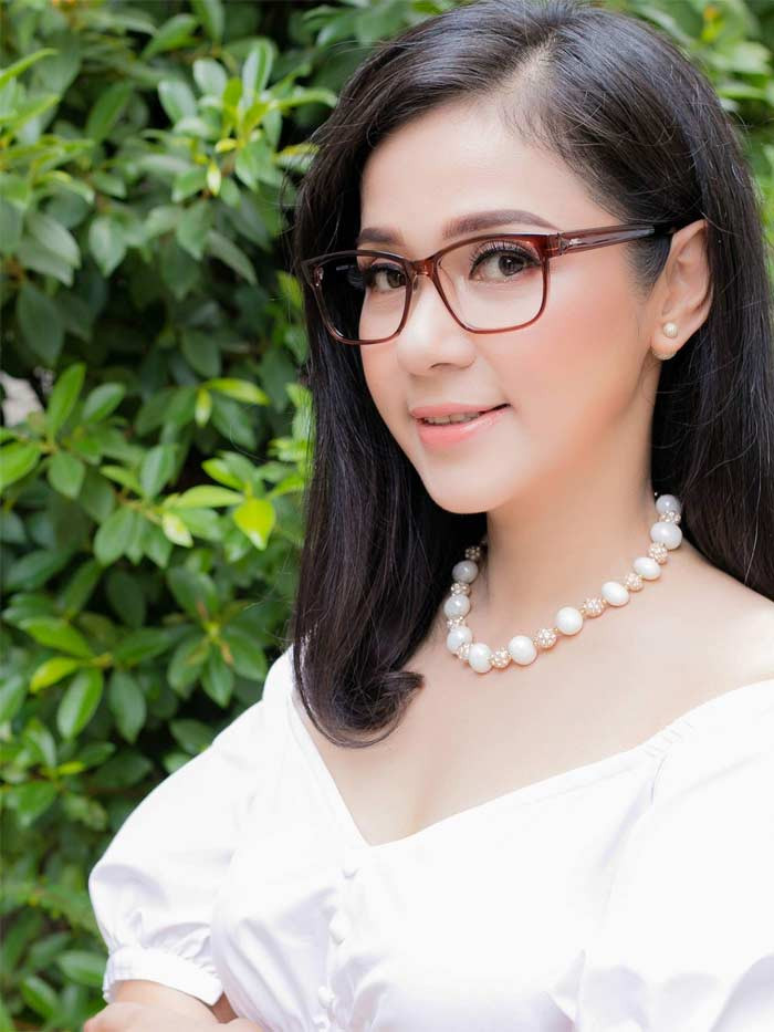 Trong những buổi livestream, nữ diễn viên "Người đẹp Tây Đô" thường chia sẻ quan điểm về hạnh phúc, kể lại những kỷ niệm thời còn đi đóng phim với khán giả.