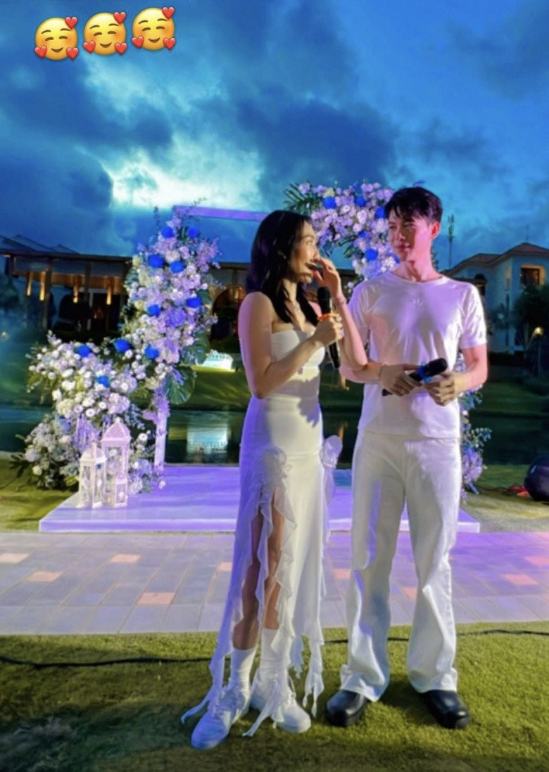 Chiếc đầm tu rua cá tính được dự đoán trở thành xu hướng thời trang cuối năm nay.