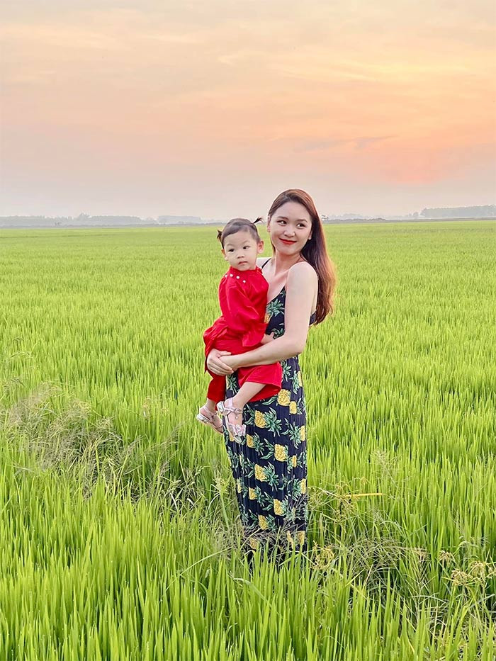 Theo chia sẻ của cô gái 28 tuổi, cô là người phải lòng Sỹ Luân trước và bị mê mẩn bởi mùi hương cơ thể của chàng ca sĩ. (Ảnh: FBNV)