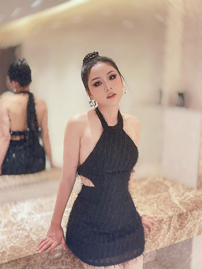 Hai người đã có thời gian 6 năm hẹn hò trước khi về chung một nhà dù tình cảm của cặp đôi không nhận được sự ủng hộ của mẹ nam ca sĩ. (Ảnh: FBNV)