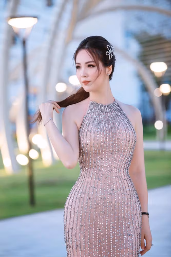 Sau 14 năm lên ngôi Á hậu 2 Hoa hậu Việt Nam 2008, nhan sắc của Nguyễn Thuỵ Vân càng ngày thăng hạng.