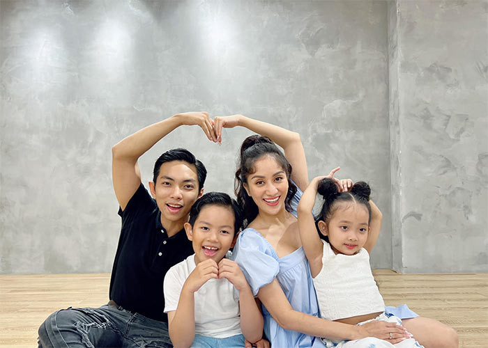 Kubi được cho là bản sao của bố với đôi mắt to sáng, khuôn miệng rộng, gương mặt sáng sủa, còn Anna là phiên bản thu nhỏ của mẹ.