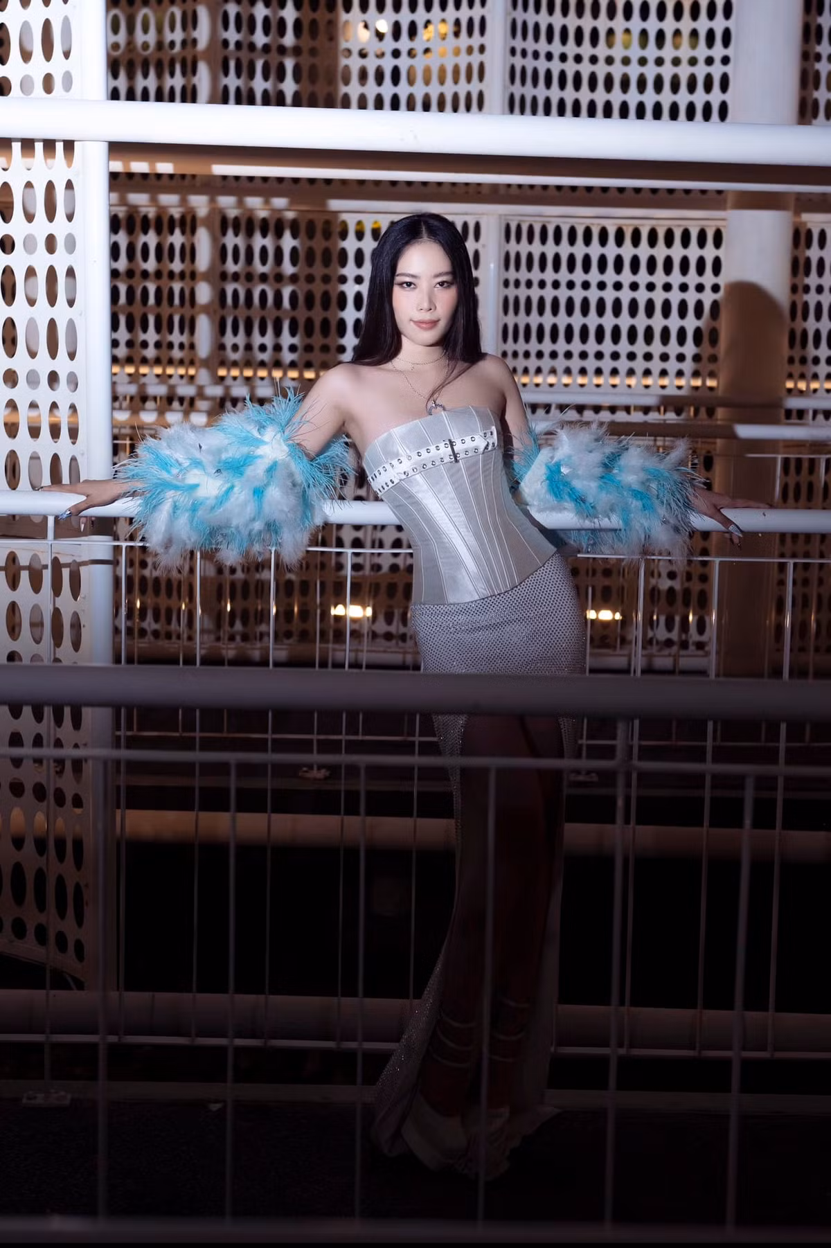 Đăng ảnh khoe nhan sắc tại sự kiện, Nam Em tuyên bố: "Đừng ôm mộng trở thành một nàng công chúa được hoàng tử đến đón rước. Hãy tự mình có bản lĩnh trở thành nữ hoàng".