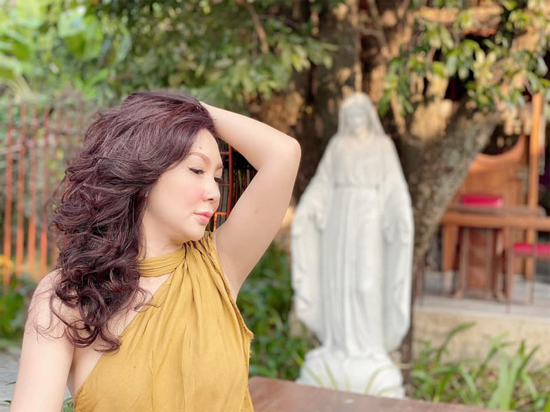 Sau ly hôn, Mộng Vân sống cùng ba con. Cô hiện kinh doanh bất động sản.