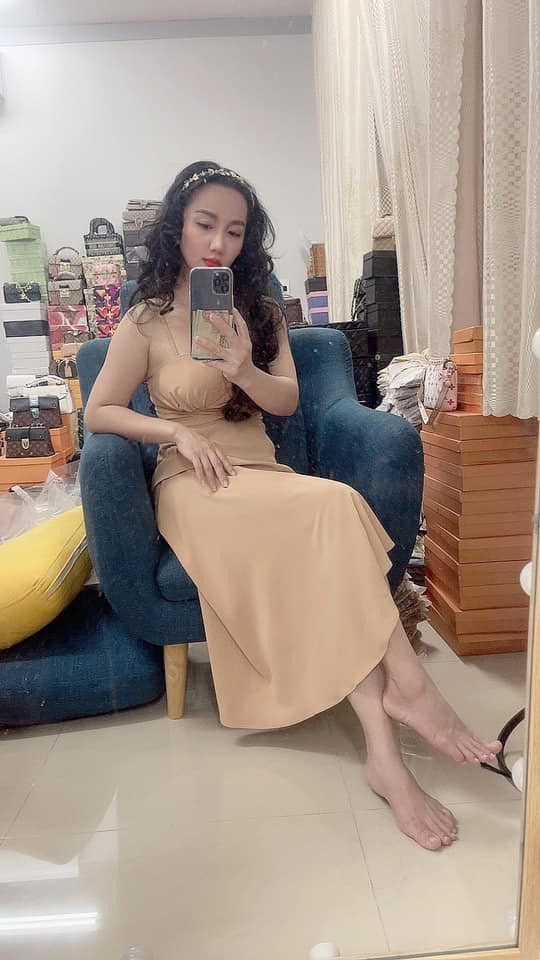 Quỳnh Anh là hậu phương vững chắc cho chồng từ chăm sóc con cái, kinh doanh online để Lê Dương Bảo Lâm toàn tâm toàn ý hoạt động nghệ thuật.