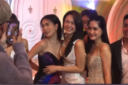 Thậm chí khi chưa chụp xong mà Diệu Nhi đã chạy ra, Ngọc Trinh còn chẳng ngại văng tục với đàn em khiến ai nấy cũng phải "cạn lời".