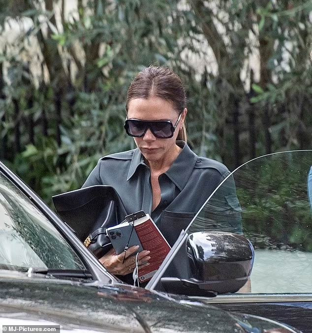 Gương mặt vốn đã lạnh lùng, làn da lại nhăn nheo nên Victoria bị chê già hơn so với tuổi. (Ảnh: MJ-Pictures.com)