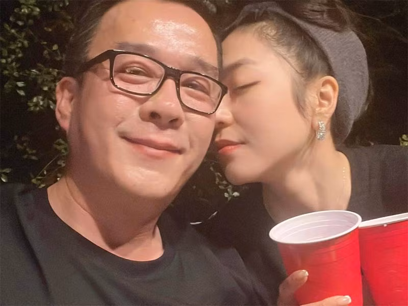 Tuy nhiên thời gian sau cưới, Hà Thanh Xuân ít đăng ảnh chụp chung với chồng lên trang cá nhân mà chỉ có "Vua cá Koi" là thường xuyên đăng ảnh cùng vợ và khoe cuộc sống của hai vợ chồng tại Mỹ.