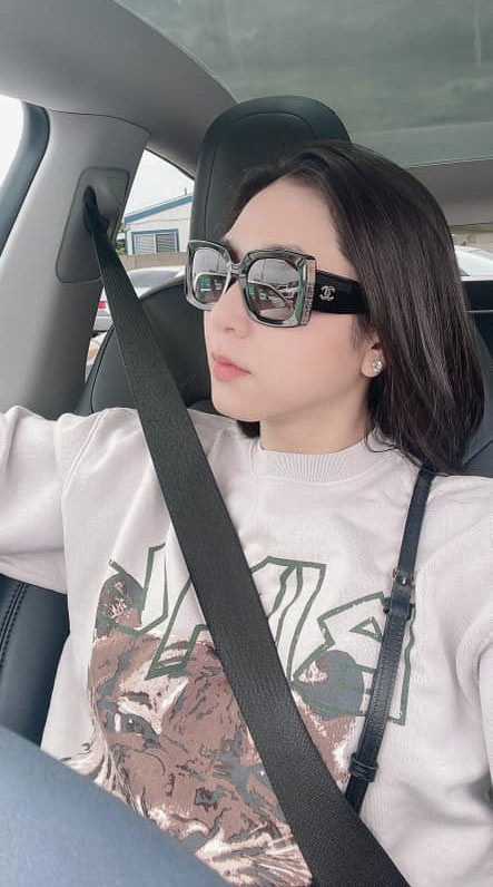 “Cảm ơn khán giả khắp nơi luôn yêu thương và quan tâm, gửi lời thăm hỏi đến Xuân thời gian qua. Xuân vẫn ổn nha cả nhà. Xuân đã quay lại với công việc sau một thời gian nghỉ ngơi, chăm sóc gia đình. Nhớ cả nhà nhiều lắm", Hà Thanh Xuân viết trên trang cá nhân.