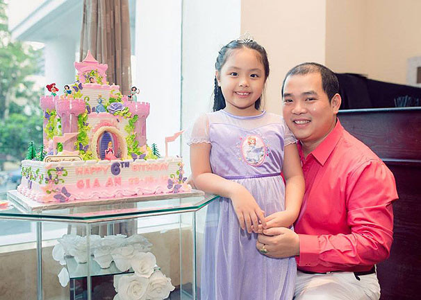 Suti cùng bố Minh Khang tham gia hai mùa "Bố ơi! Mình đi đâu thế?" năm 2014 và 2015.