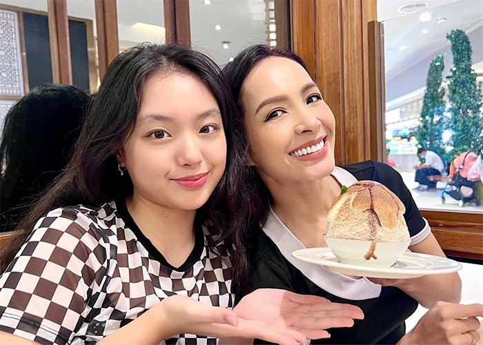 Càng lớn, con gái Thúy Hạnh càng xinh xắn. Cô bé thừa hưởng chiều cao của mẹ siêu mẫu nên mới 14 tuổi đã cao 1m63.