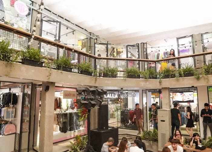 Nữ diễn viên "Thiên mệnh anh hùng" còn bỏ ra 15 tỷ đồng đầu tư một khu ăn chơi mua sắm kết hợp ẩm thực thời trang đầu tiên tại TP.HCM để kinh doanh.