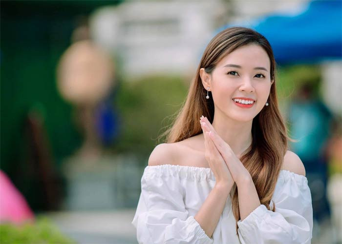 Cô thường mua đất, mua nhà rồi tu sửa, tôn tạo lại để bán hoặc cho thuê.