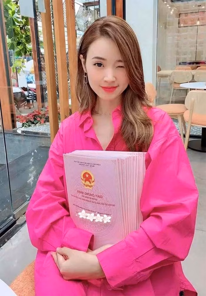 Một trong những hoạt động kinh doanh mang lại thu nhập khủng cho người đẹp sinh năm 1989 là bất động sản.