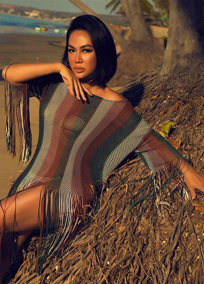 Nữ diễn viên, ca sĩ nổi tiếng những năm 90 gây ấn tượng bởi khuôn mặt đẹp, cá tính.