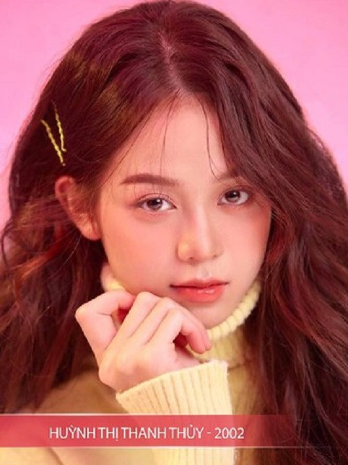 Huỳnh Thị Thanh Thuỷ cao 1m76, sinh năm 2002 tại Đà Nẵng, là sinh viên Đại học Ngoại ngữ - Đại học Đà Nẵng. Thanh Thủy là Hoa khôi Đại học Ngoại ngữ - Đại học Đà Nẵng năm 2021, Á khôi 1 cuộc thi Học sinh-sinh viên thanh lịch thành phố Đà Nẵng năm 2021.