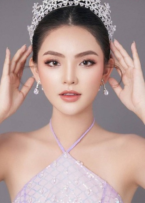 Trần Tuyết Mai, cao 1m70, sinh năm 2002 tại Hải Phòng, là sinh viên trường Đại học Ngoại thương. Tuyết Mai từng đạt giải Á hậu 1 Du lịch Việt Nam Toàn Cầu 2021.