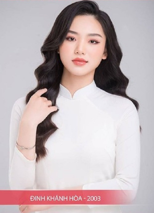 Đinh Khánh Hoà cao 1m73, sinh năm 2003 tại Ninh Bình, là sinh viên Đại học RMIT.