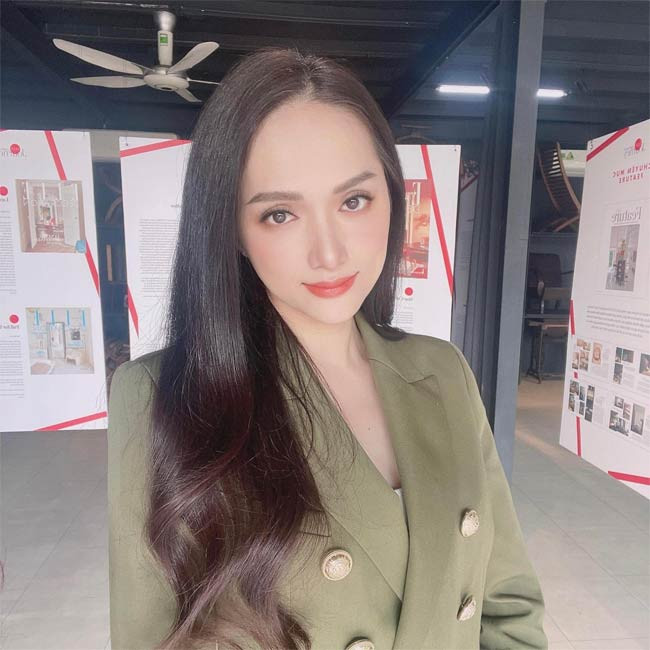 Cô đảm nhận vai trò huấn luyện viên The Next Gentleman (Quý ông hoàn mỹ), "đối đầu" hai đàn chị Xuân Lan và Hà Anh.