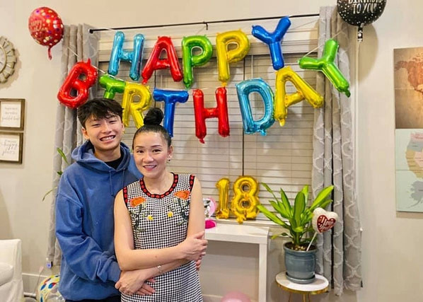 Minh Tú, 47 tuổi, là mẹ đơn thân của một cậu con trai nay đã 20 tuổi.