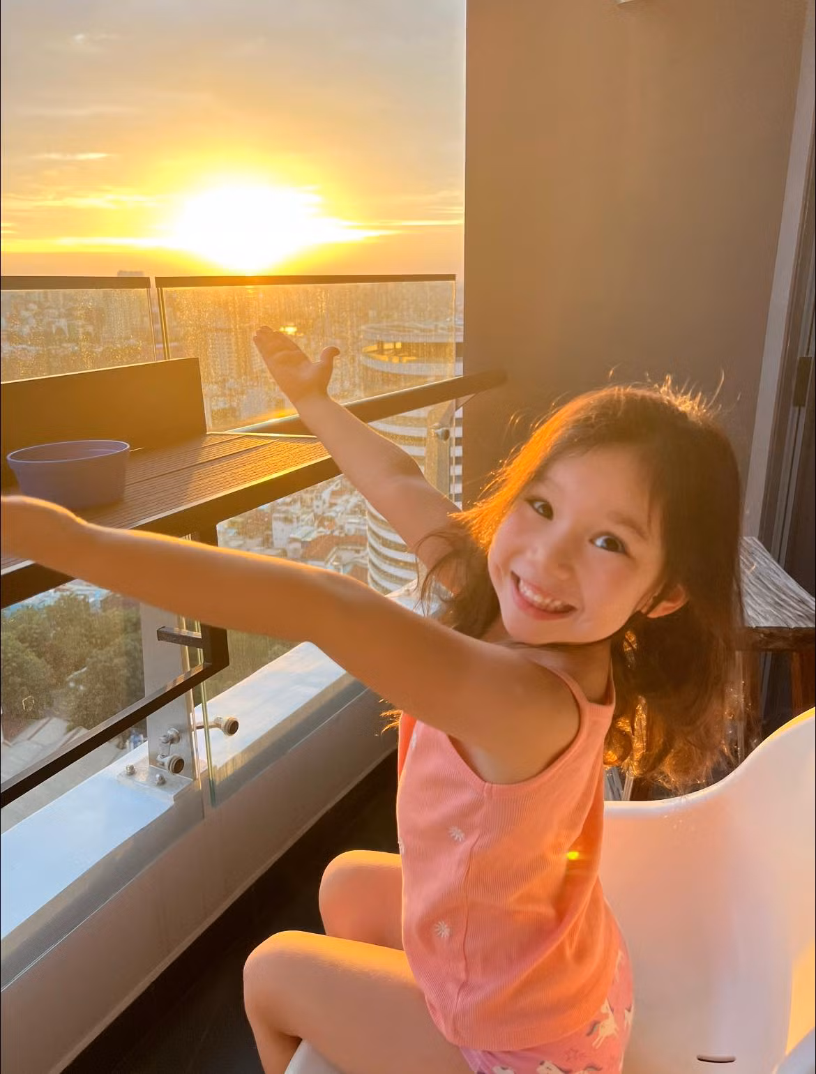 Myla được chăm sóc cực kỳ ân cần và chu đáo.