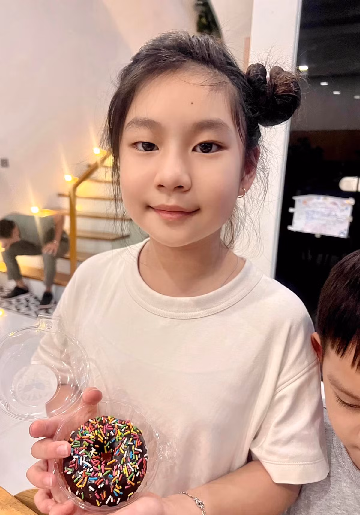 Ái nữ nhà Lý Hải - Minh Hà mới 9 tuổi đã có vóc dáng cao ráo, gương mặt xinh xắn khả ái.