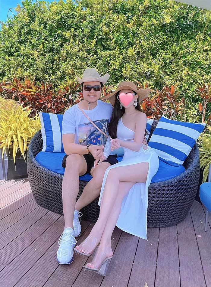 Tuy đã hẹn hò được 4 năm nhưng Vũ Hoàng Việt luôn giấu kín danh tính của bạn gái, dù liên tục khoe ảnh chụp chung trên trang cá nhân. (Ảnh: FBNV)