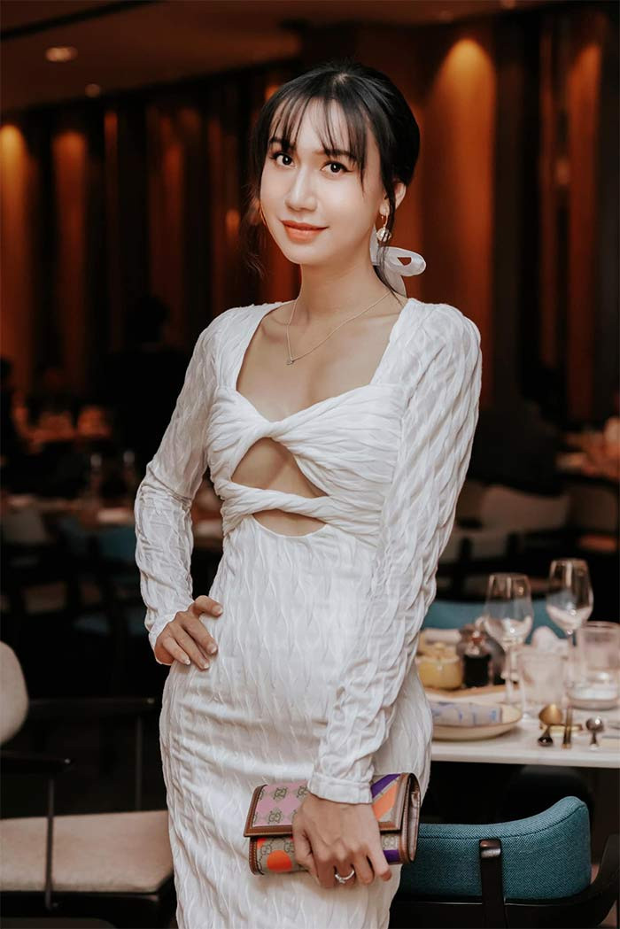 Tuy nhiên, nữ ca sĩ rất phấn khích với lần phẫu thuật này bởi nó giúp cô hoàn thiện phiên bản nữ của mình với giọng nói trong hơn.