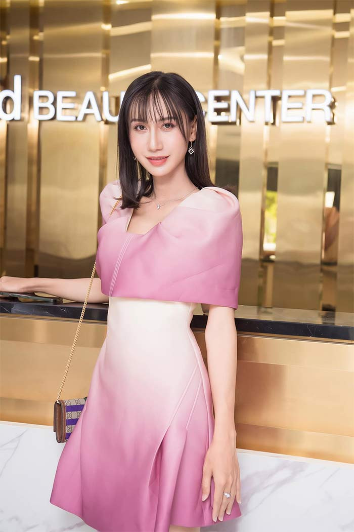 Ngoài đôi chân ra, thì khuôn mặt của giọng ca 34 tuổi được khen là ngày càng hoàn thiện, các nét nữ tính, mềm mại hơn.