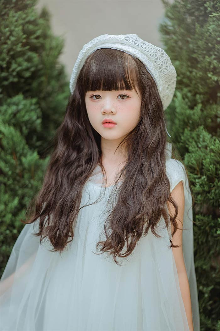 Ngoài diễn viên, Suri Nhã Vy còn làm người mẫu nhí, làm mẫu ảnh cho các thương hiệu thời trang nhí.