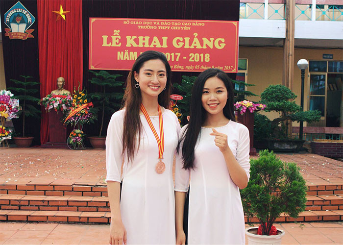 Khi còn học cấp 3, Lương Thùy Linh luôn có mặt trong đội tuyển thi cấp quốc gia của nhà trường và đạt rất nhiều thành tích trong môn tiếng Anh như: Giải 3 học sinh giỏi cấp tỉnh môn Tiếng Anh 2017, Giải nhì học sinh giỏi cấp tỉnh môn Tiếng Anh 2018, Huy chương đồng trại hè Hùng Vương 2017 môn Tiếng Anh, Thành viên đội tuyển học sinh giỏi quốc gia môn Tiếng Anh 2018.