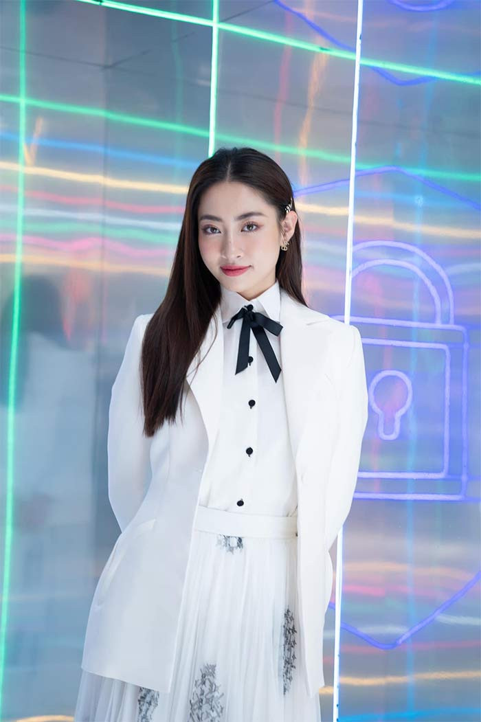 Từ những năm học cấp 3, người đẹp sinh năm 2000 đã là học sinh lớp chuyên Toán, trường THPT Chuyên Cao Bằng. Trong suốt 12 năm học, cô đều đạt danh hiệu học sinh giỏi và nhiều thành tích học tập đáng nể.