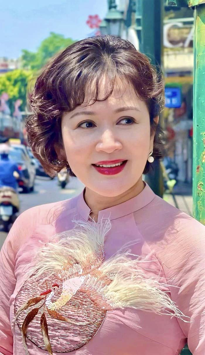 Ở tuổi 58, Minh Hòa vẫn đẹp kiêu sa.