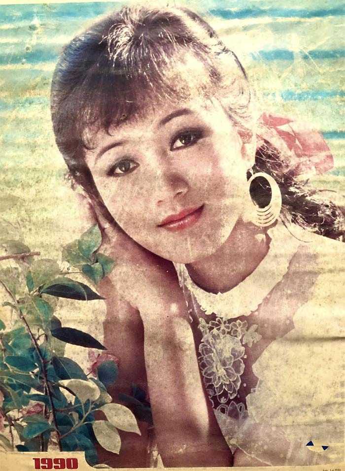 Nhờ có nhan sắc nên khi còn trẻ, ngoài diễn kịch, đóng phim, nghệ sĩ Minh Hòa còn được mời làm người mẫu ảnh lịch.