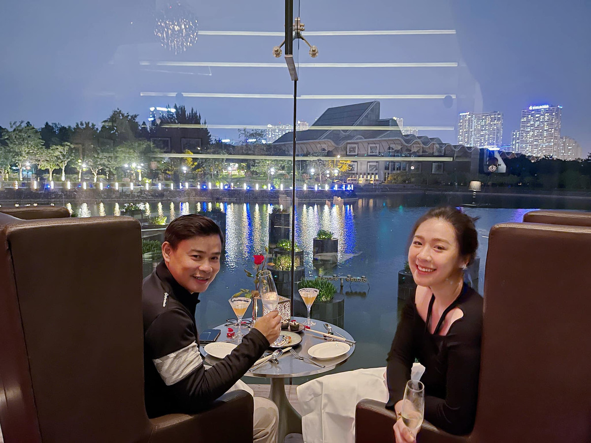 Hà My và chồng sắp cưới đón valentine trong khung ảnh sang chảnh, lãng mạn.