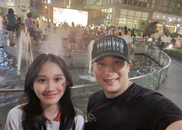 Minh Thùy thừa hưởng gene diễn xuất của bố, nam diễn viên Minh Tiệp nên cô bé thường xuyên nhận được lời mời quay clip quảng cáo.