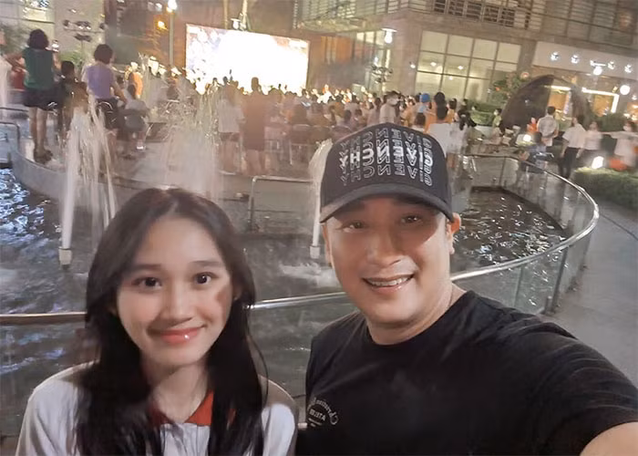 Minh Thùy thừa hưởng gene diễn xuất của bố, nam diễn viên Minh Tiệp nên cô bé thường xuyên nhận được lời mời quay clip quảng cáo.