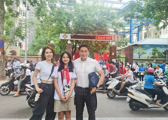 Là con gái một nên Minh Thùy được bố mẹ rất chăm lo, chiều chuộng.