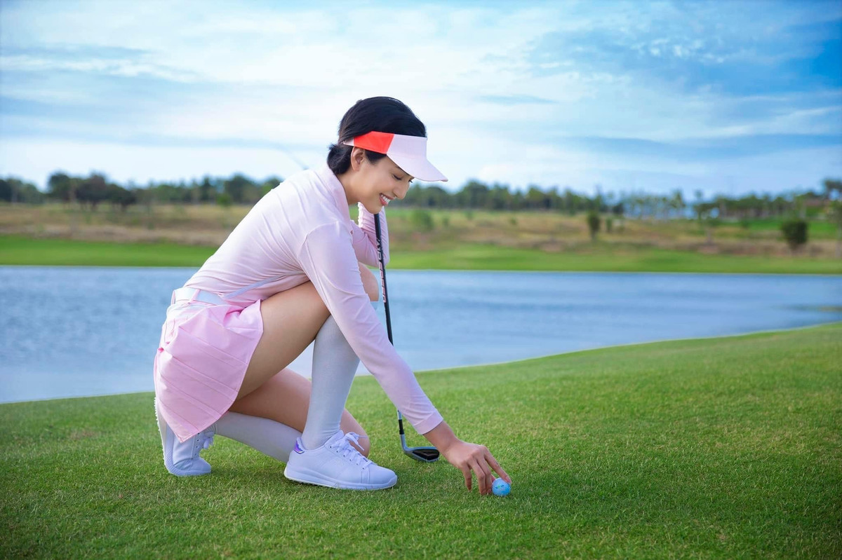 Vóc dáng gợi cảm của bà mẹ một con ở tuổi 35 khiến ai nấy cũng phải ngưỡng mộ.