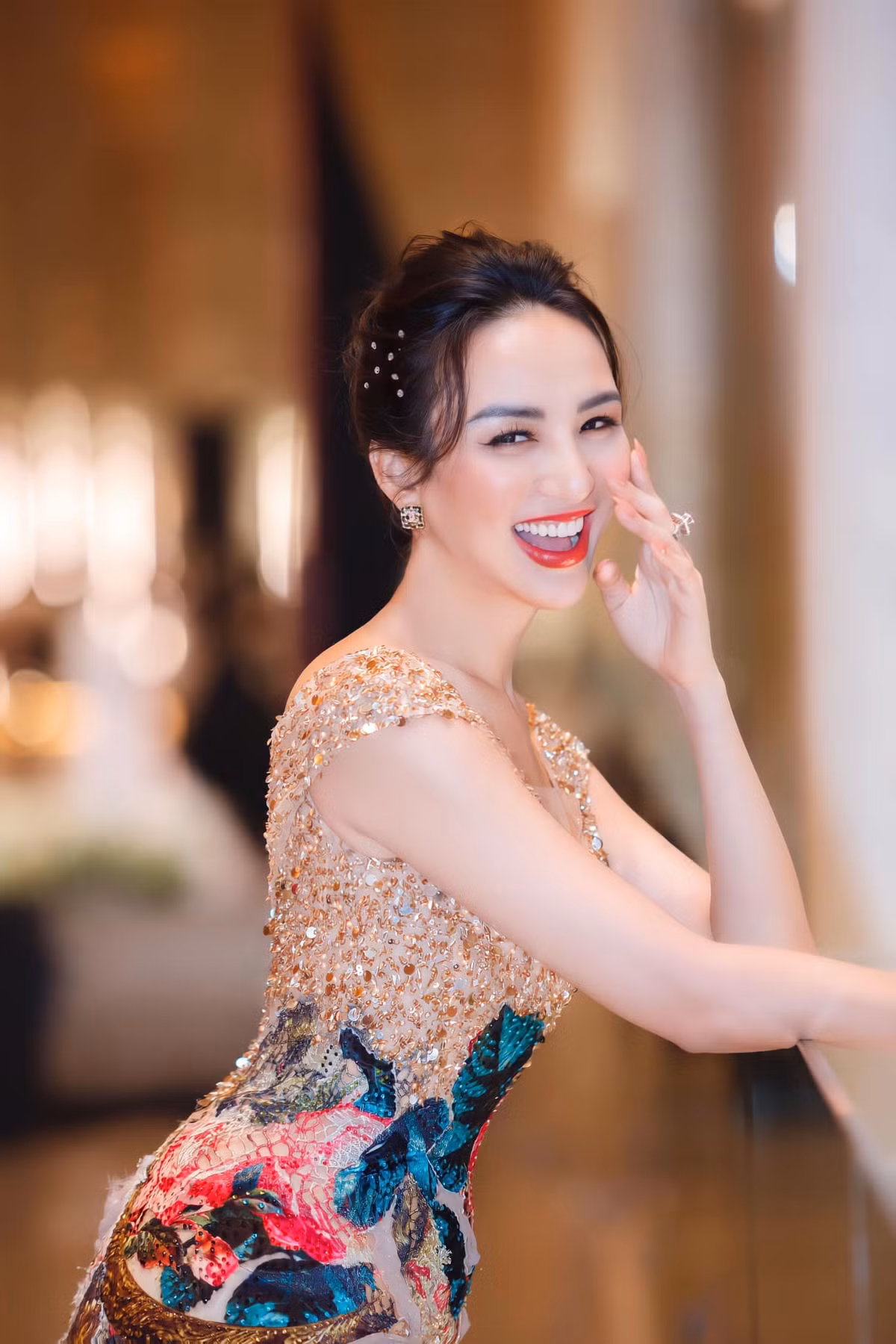 Mỹ nhân sinh năm 1987 vẫn giữ được thần sắc ngời ngời sau 14 năm đăng quang.