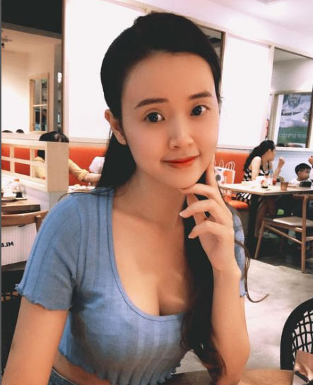 Chỉ cao 1m6, nhưng Midu lại có body bắt mắt, vòng nào ra vòng đó.