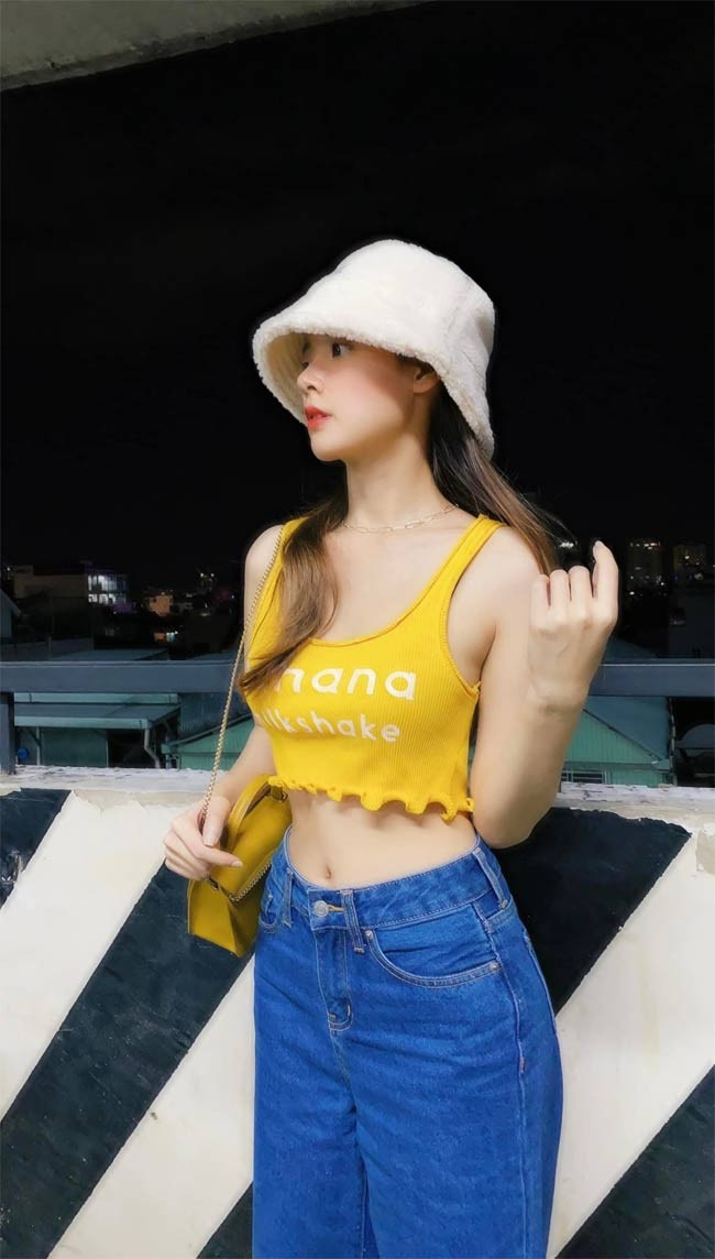 Không chỉ khoe vòng 1, Midu còn rất tự hào về vòng 2 con kiến của mình.