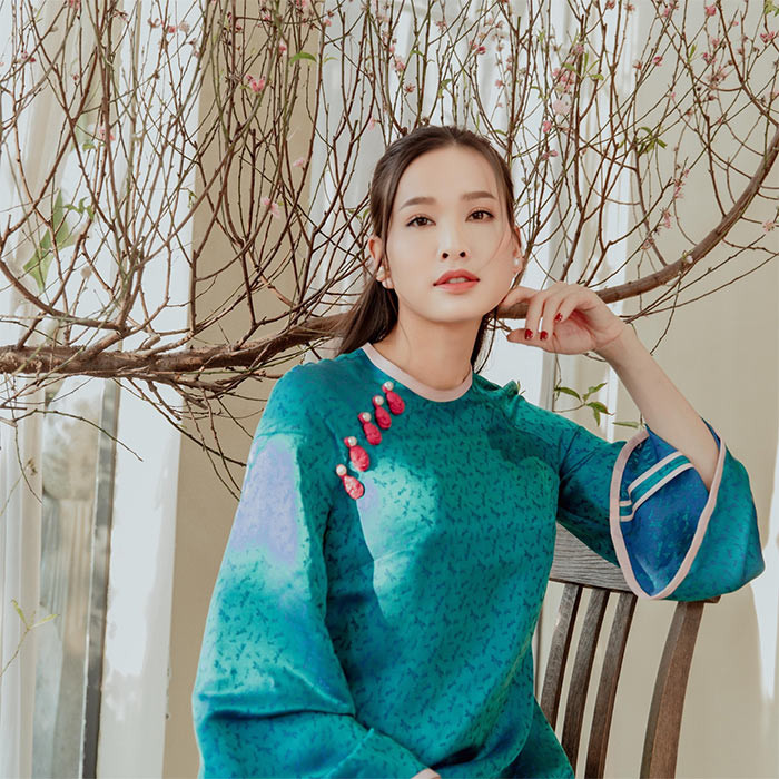 Dương Mỹ Linh sinh năm 1984, tại Bến Tre. Năm 2006, cô tham gia một số khóa học ngắn dành cho người mẫu. Cùng năm, người đẹp đăng quang Hoa hậu Phụ nữ Việt Nam qua ảnh. (Ảnh: FBNV)